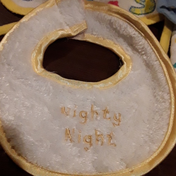 3-- BABY BIBS AND  1 BABY BOTTLE  COVER HOLDER. - Picture 4 of 6